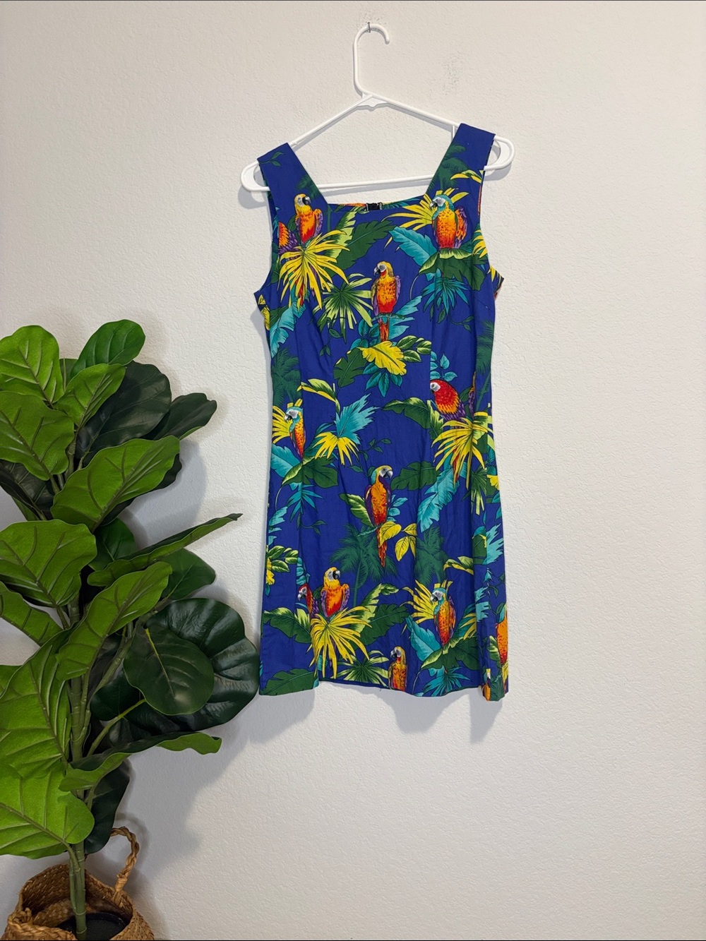 Vintage Shannon Marie Hawaii Blue Tropical Parrot Print Mini Dress